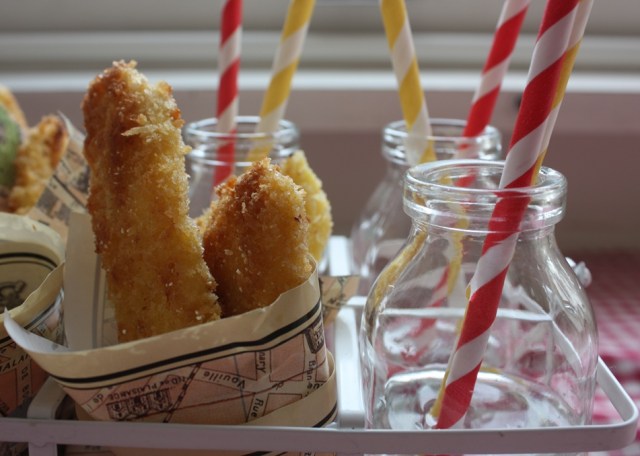 Darling dinky meringue kisses 024